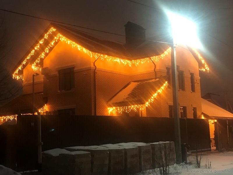 Пензенцы украшают свои дома к Новому году