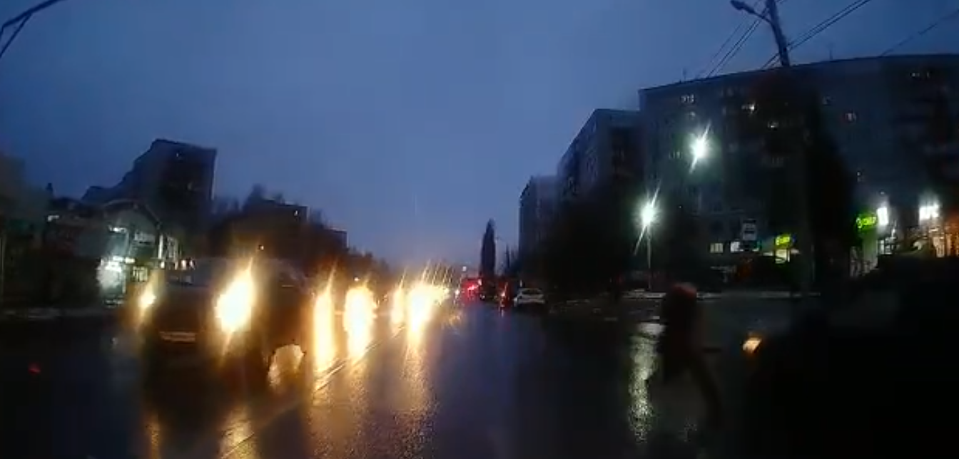 Момент наезда на ребенка на улице Кижеватова в Пензе попал на видео