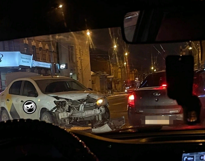 Пензенцы рассказали в соцсети о жестком ДТП с такси на улице Суворова 