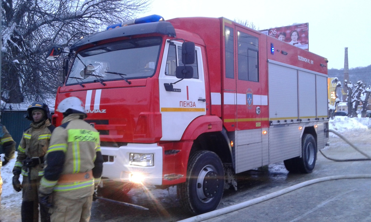 На улице Ладожской в Пензе при пожаре обгорели два автомобиля