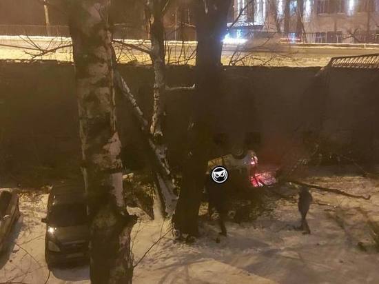 В Пензе легковушка слетела с Ленинского моста у памятника Победы
