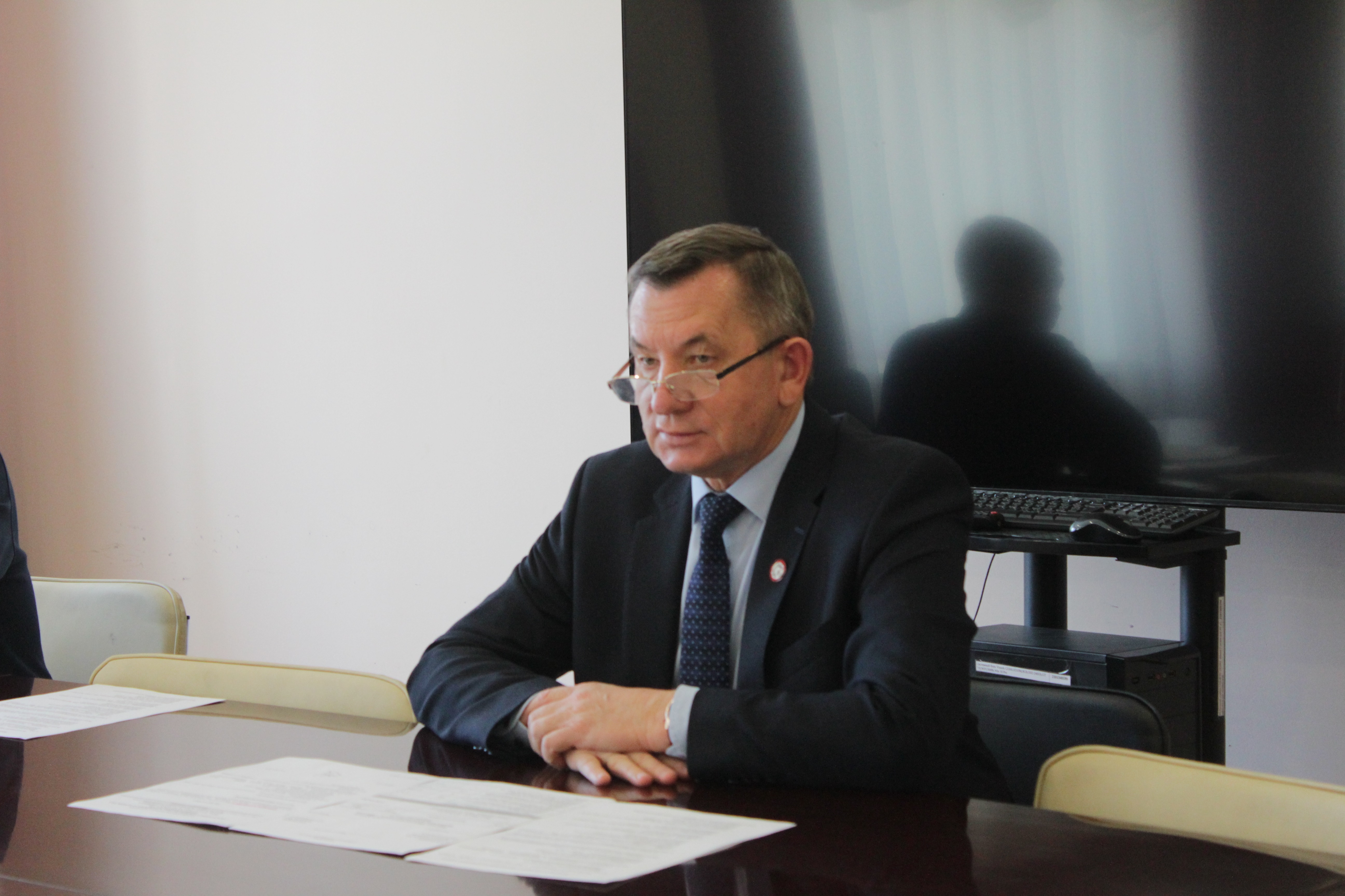 Министр строительства Гришаев раскритиковал темпы капремонта на улице Рябова