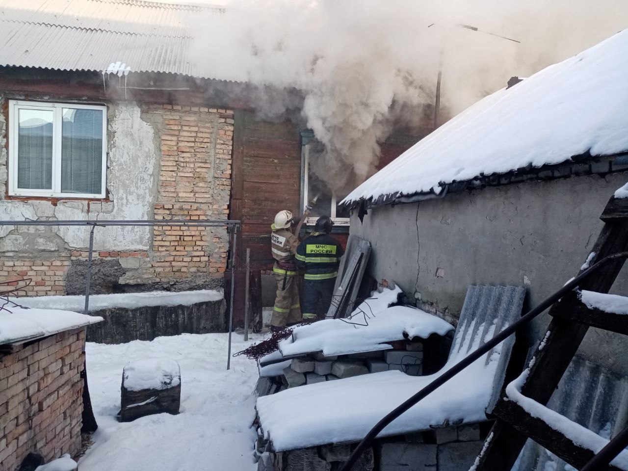 В Пензе пожар на улице Хользунова тушили 30 человек и шесть единиц техники