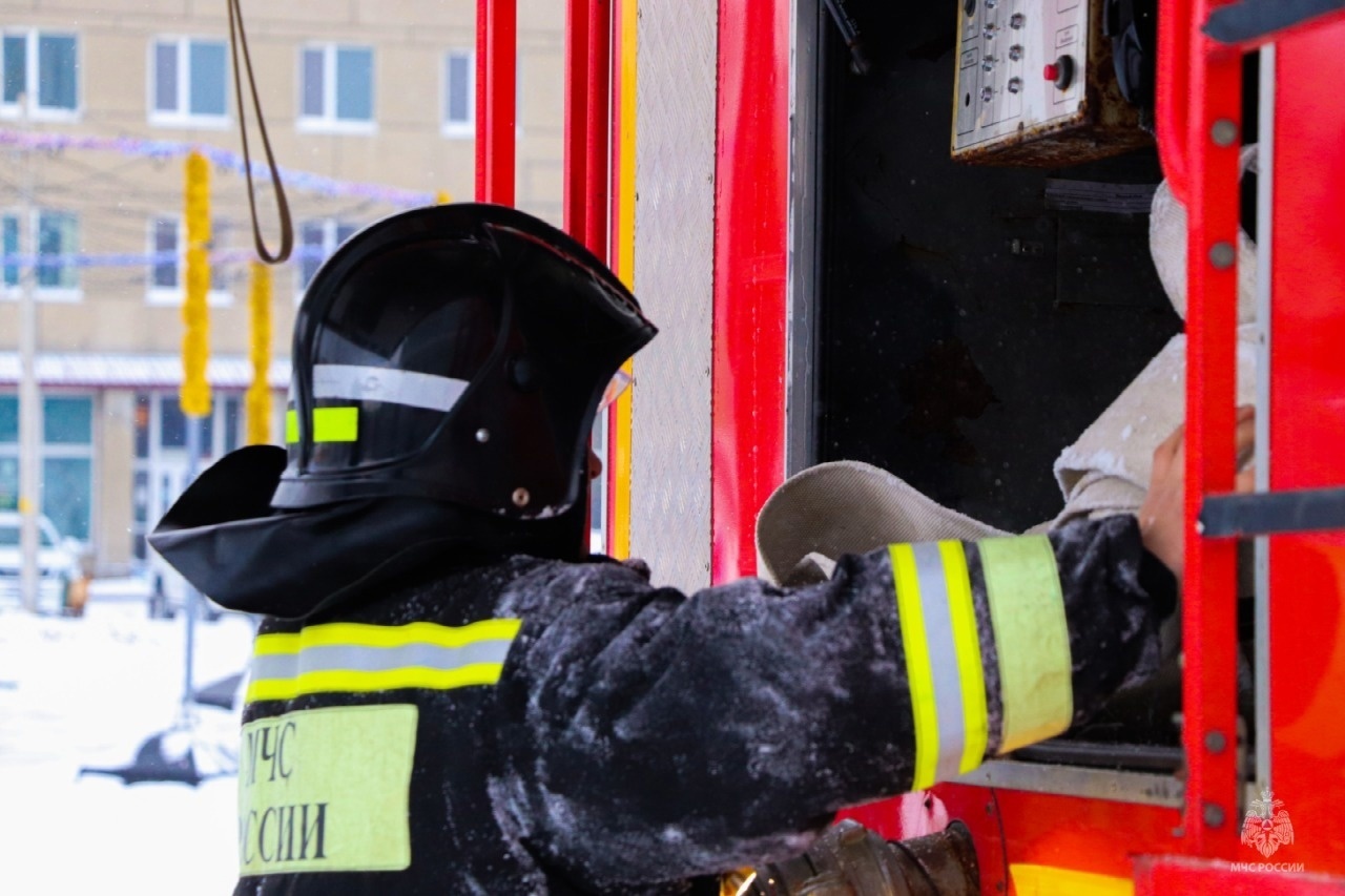 В Пензе из-за пожара в доме на улице Жемчужной были эвакуированы 17 человек