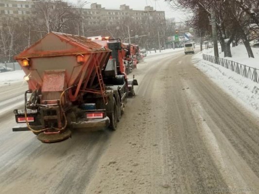 Ночью в Пензе расчищать улицы от снега будут 49 единиц спецтехники
