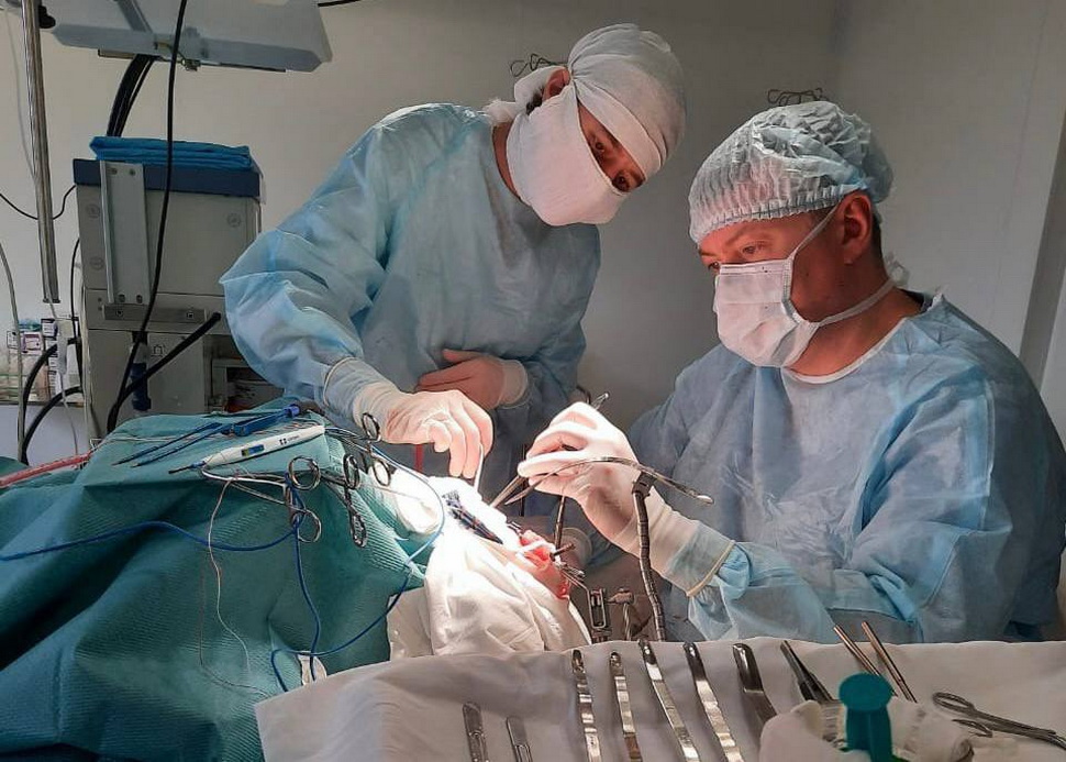 Пензенские нейрохирурги прооперировали пациента с редкой патологией головного мозга