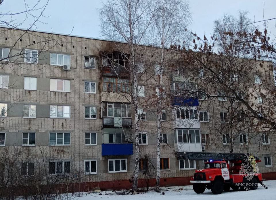 В Пензе в многоквартирном доме на улице Ворошилова загорелся балкон