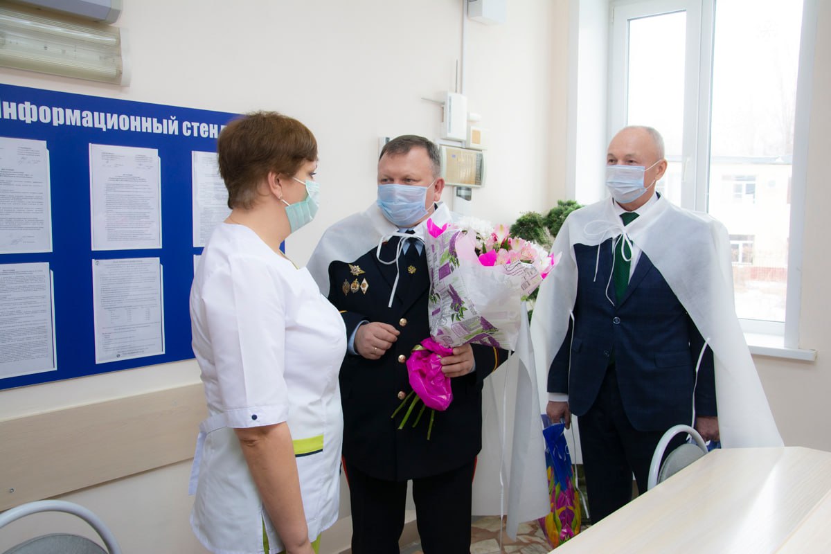 Начальник Управления МВД по Пензенской области поздравил женщин в медико-санитарную части