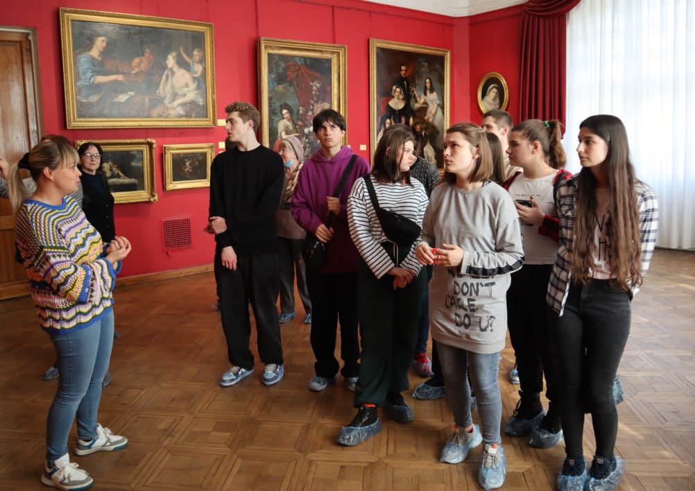 Школьники из Пологовского района побывали в Пензенской картинной галерее