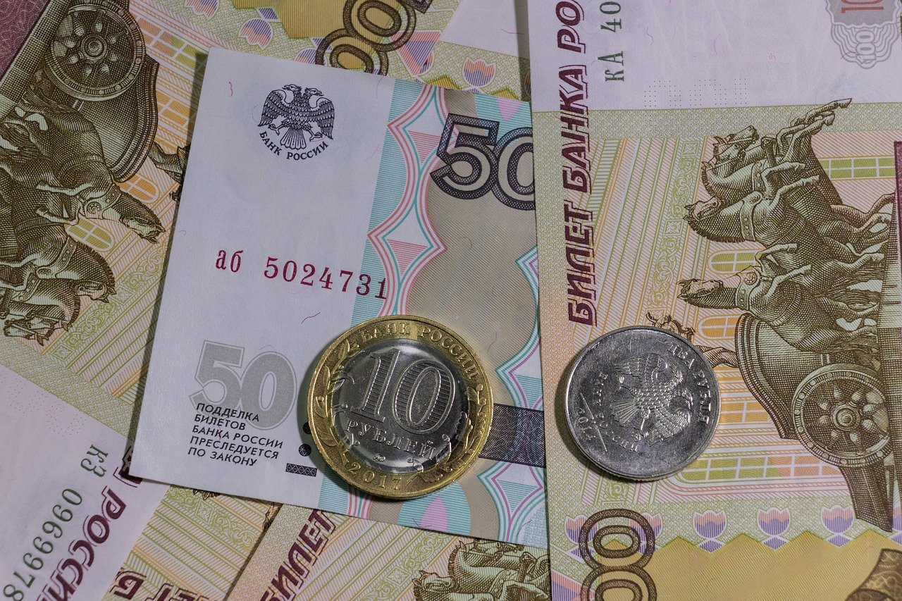 Начнут выдавать по 10 000 рублей с 3 апреля. В России обрадовали пенсионеров