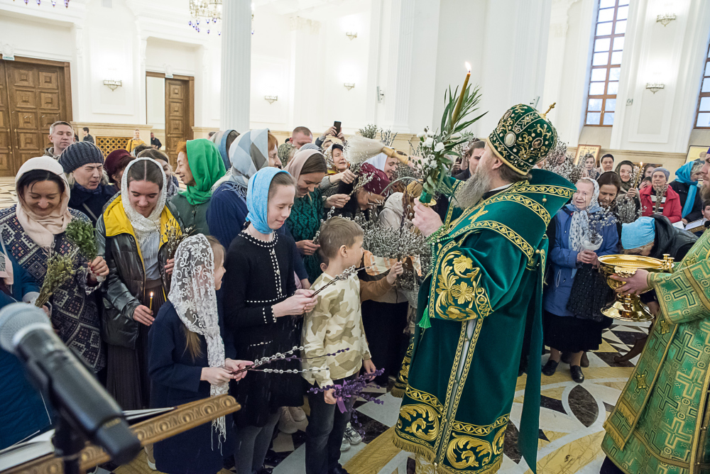 В Пензе митрополит Серафим совершил всенощное бдение в Спасском соборе