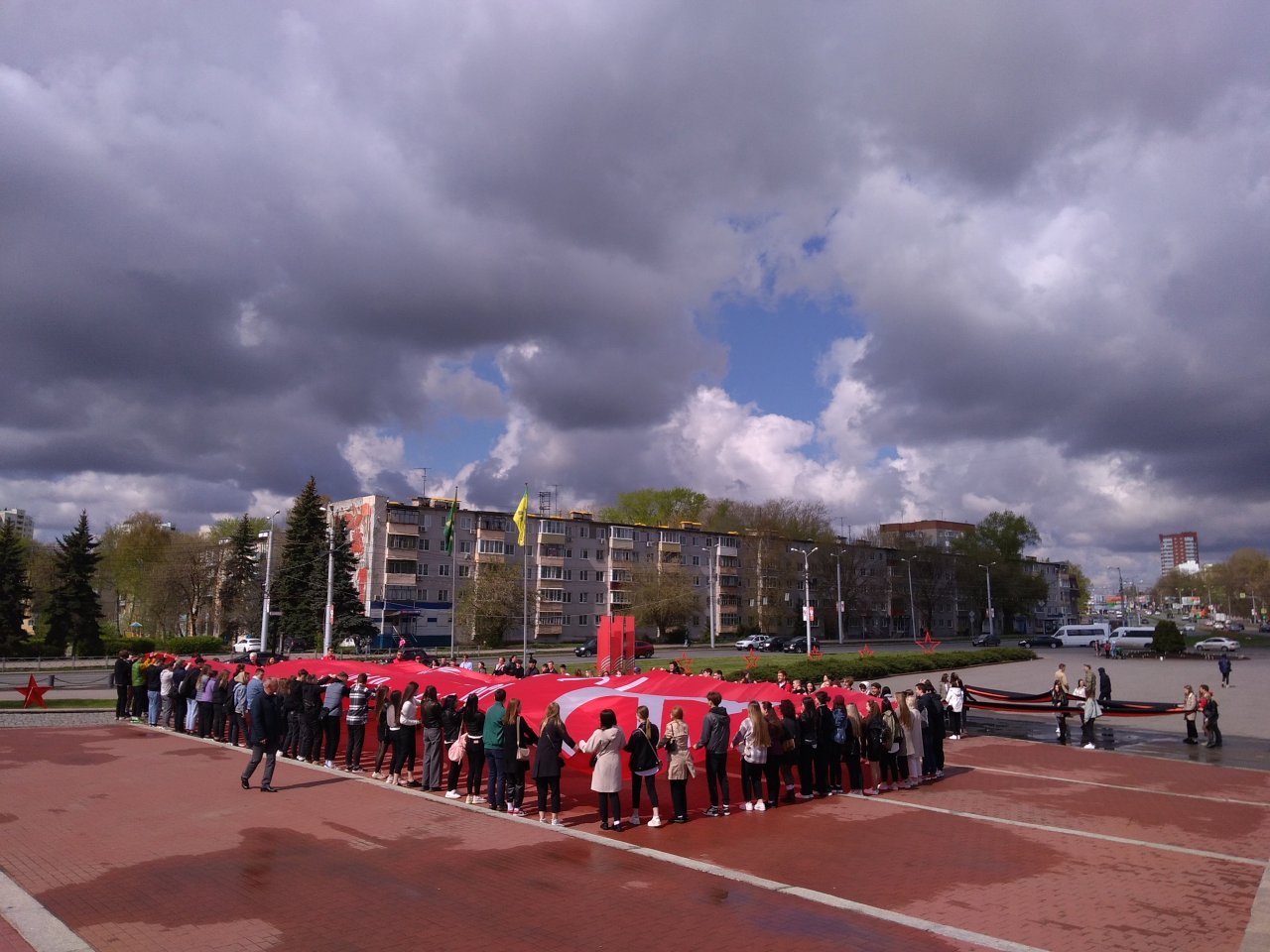 30 апреля в Пензе у мемориала развернут Знамя Победы площадью в 200 квадратных метров