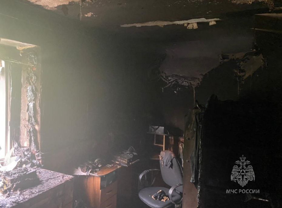 В Кузнецке около 6 утра из-за сгоревшей квартиры эвакуировали 15 человек