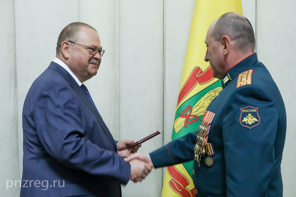 Губернатор Олег Мельниченко вручил государственные и региональные награды в канун 9 Мая