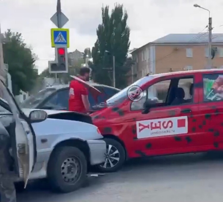 В Пензе на перекрестке улиц Максима-Горького и Кирова в ДТП попали два автомобиля