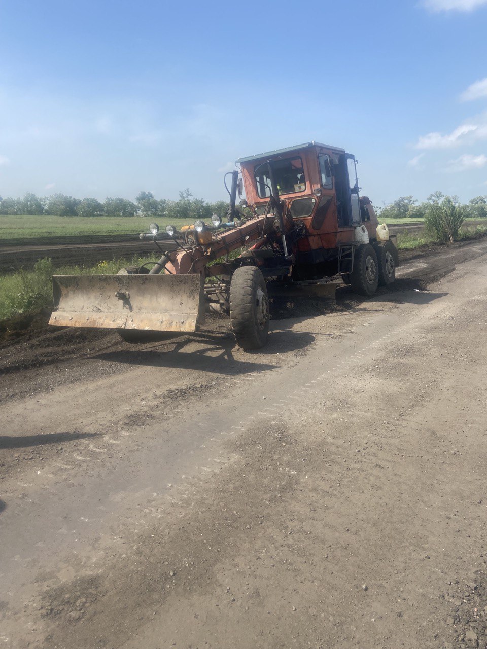 Пензенские дорожники начали ремонт дороги Пологи  Токмак в Запорожской области