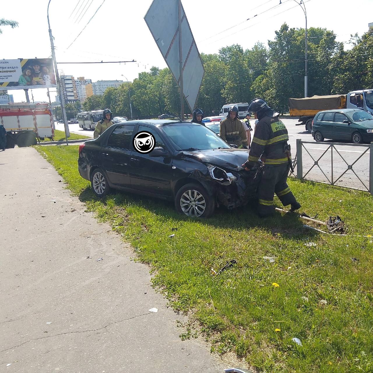 В Пензе к месту жесткого ДТП на проспекте Победы прибыли МЧС, скорая и госавтоинспекторы