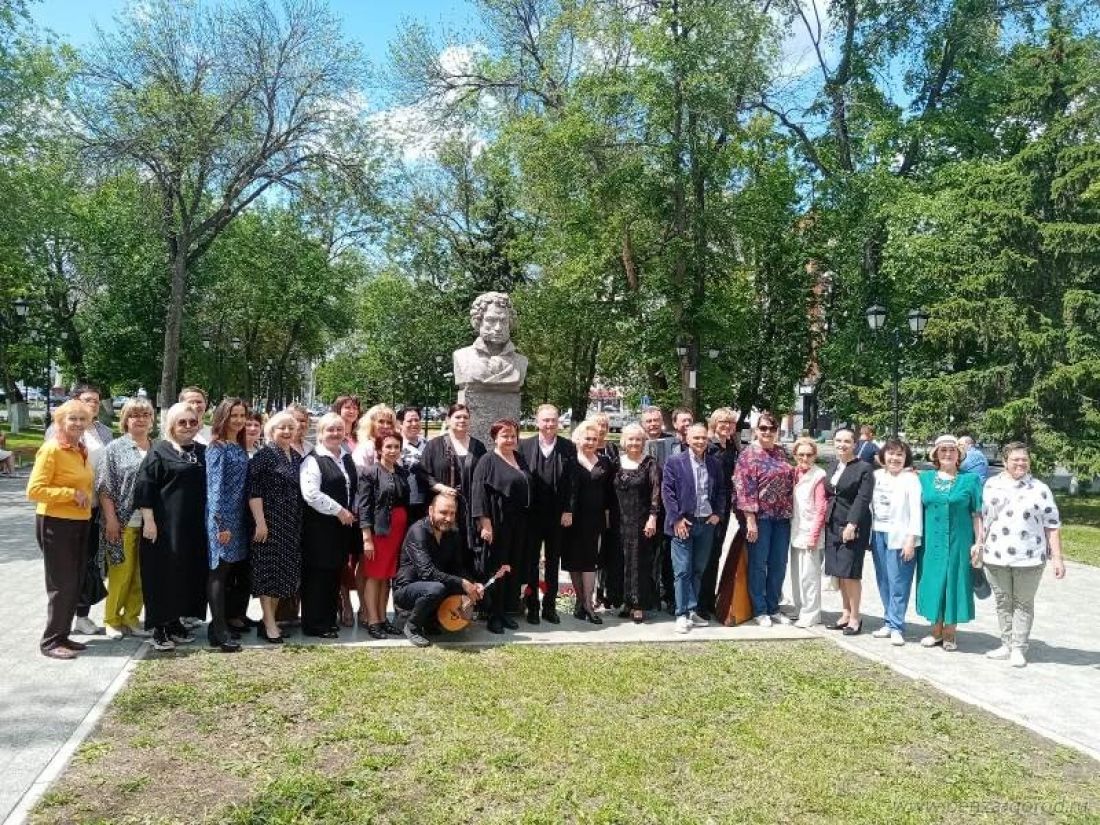 В Пензе в сквере Пушкина состоялся митинг, появященный 224-летию со дня рождения поэта