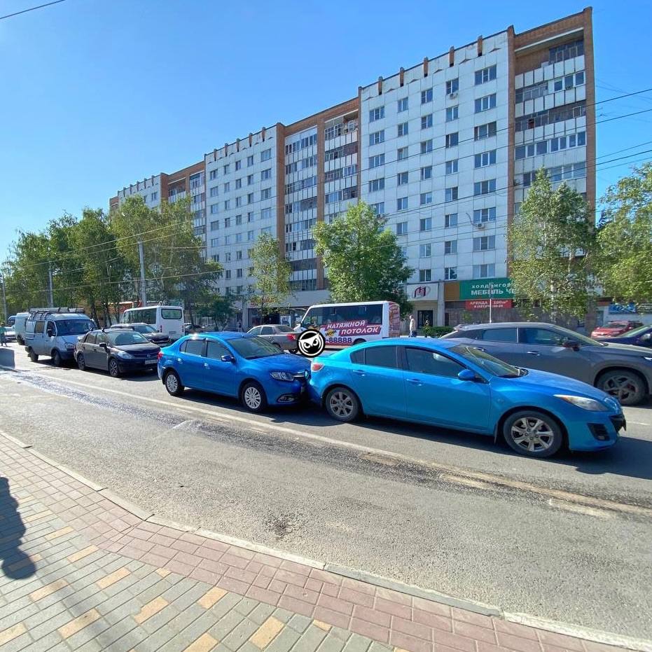 В Пензе на Суворово столкнулись паровозиком четыре авто 