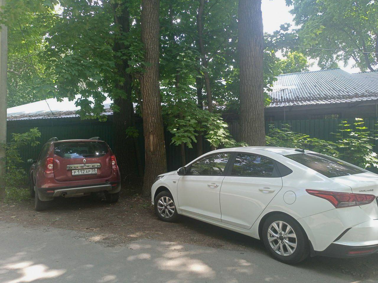 В Первомайском районе Пензы 937 водителей оштрафовали за парковку на газоне