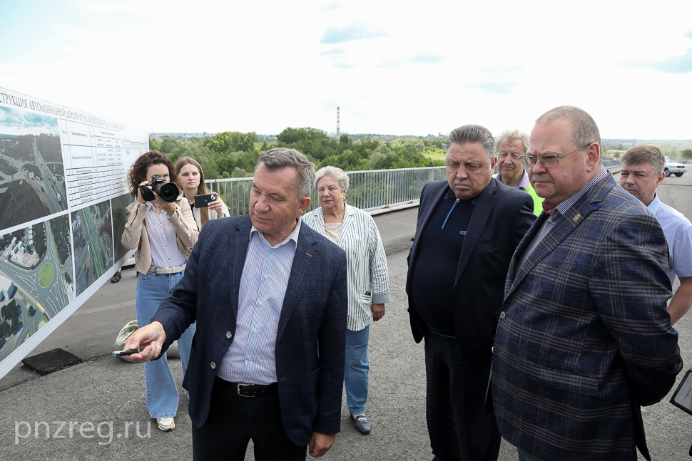 8 июня Тимченко и Мельниченко проверили ход строительства троллейбусного депо в Терновке