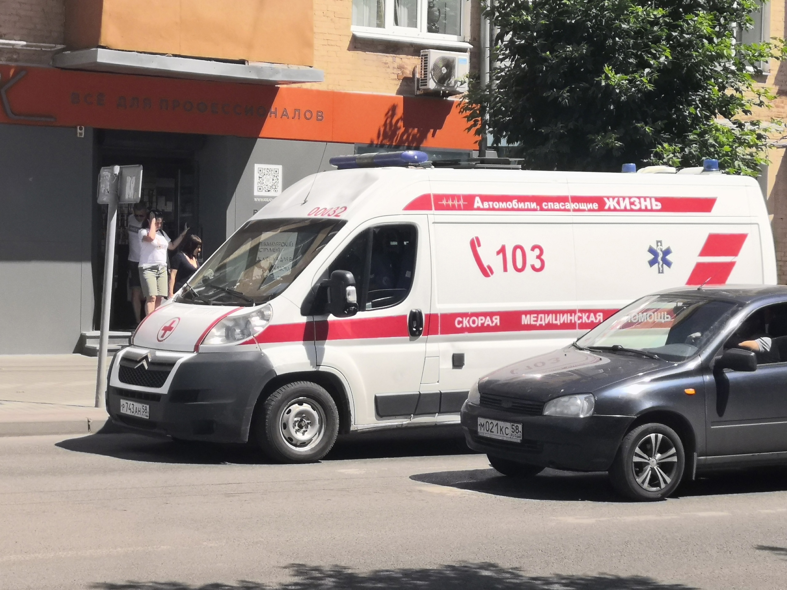 В Пензе на улице Кирова девушка попала под колёса автомобиля 