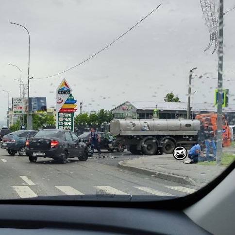 В Пензе на Окружной в ДТП с КамАЗом и "двенадцатой" пострадала 18-летняя пассажирка 