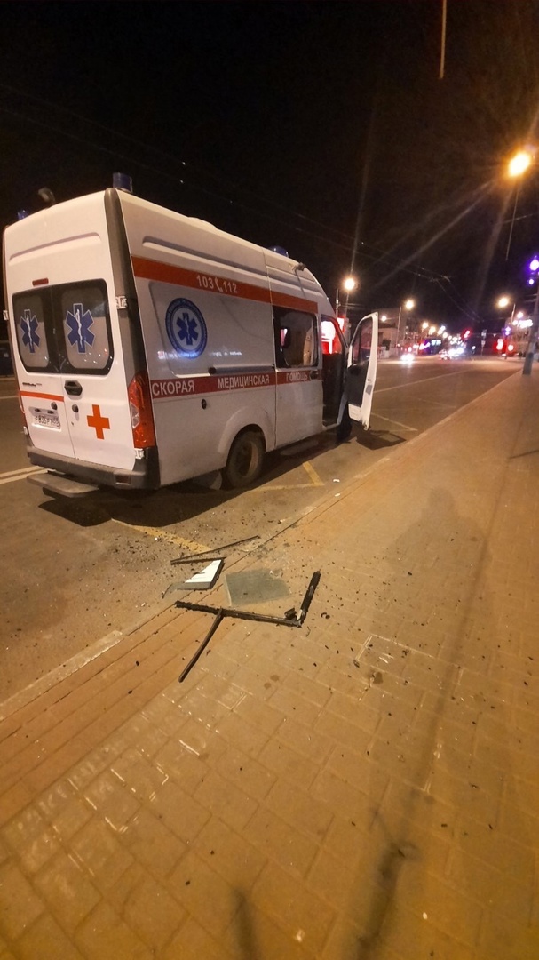 В Пензе сотрудник скорой помощи 1,5 часа ждал полицию, после нападения вандалов на авто