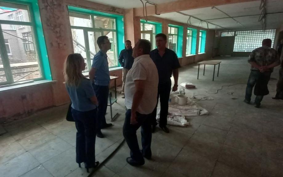 Прокуратура взяла на контроль ремонт школы №220 в Заречном, из-за выполненных 20 процентов