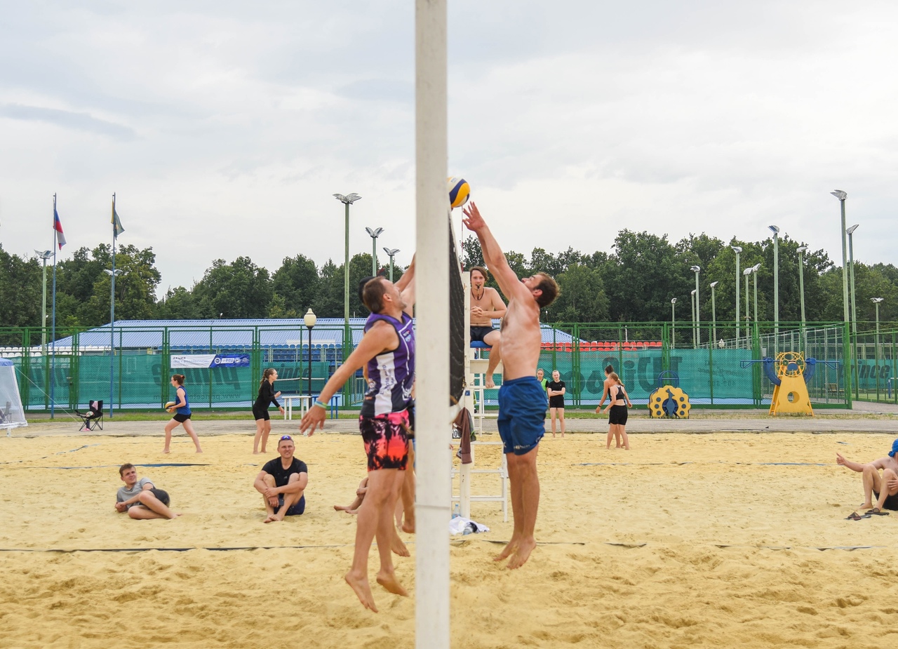 В Пензе более 100 спортсменов приняли участие в чемпионате области по пляжному волейболу 