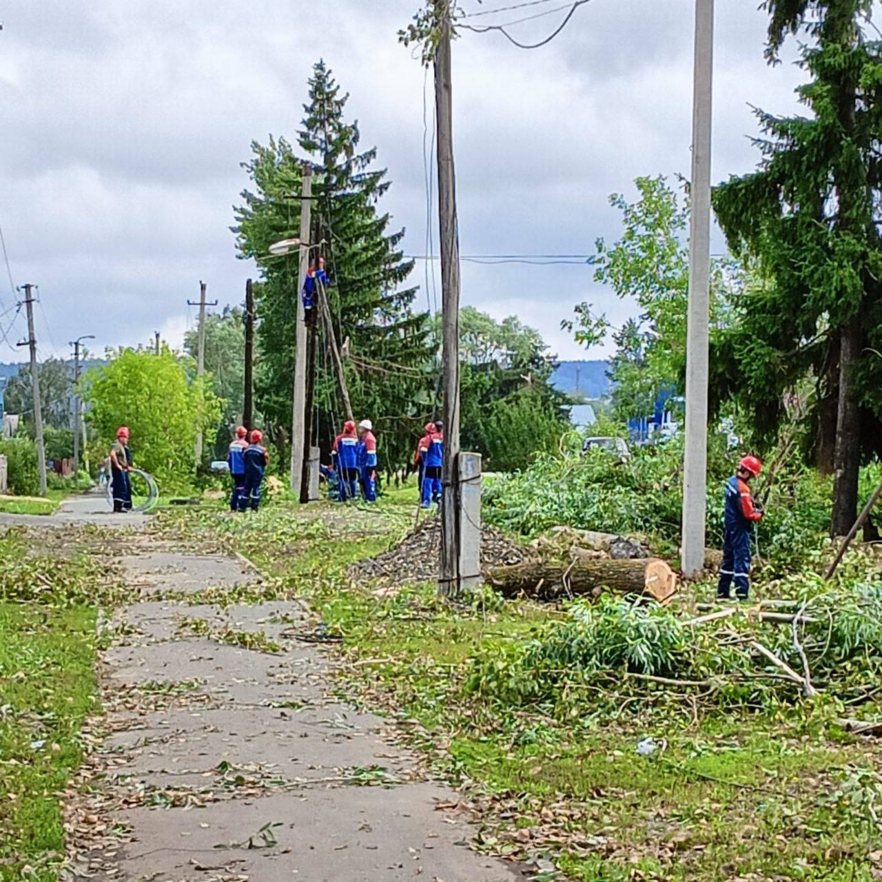 Администрация Никольска сообщила, что ситуация после урагана остается крайне тяжелой 