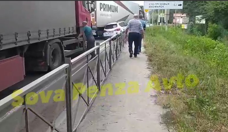 В ДТП на Ульяновской в Пензе, где столкнулись 13 машин, пострадали 2 человека