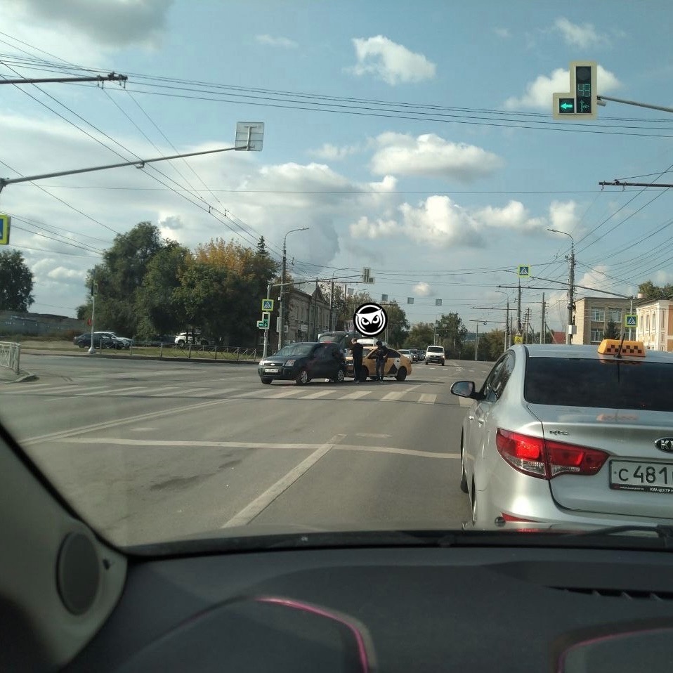 В Пензе произошло ДТП на пересечении улиц Терновская и Ростовская