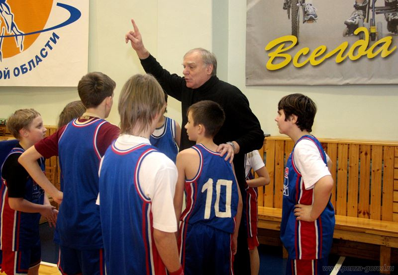 В Пензе состоится первенство города по баскетболу памяти бывшего тренера спортшколы Сергея Столова