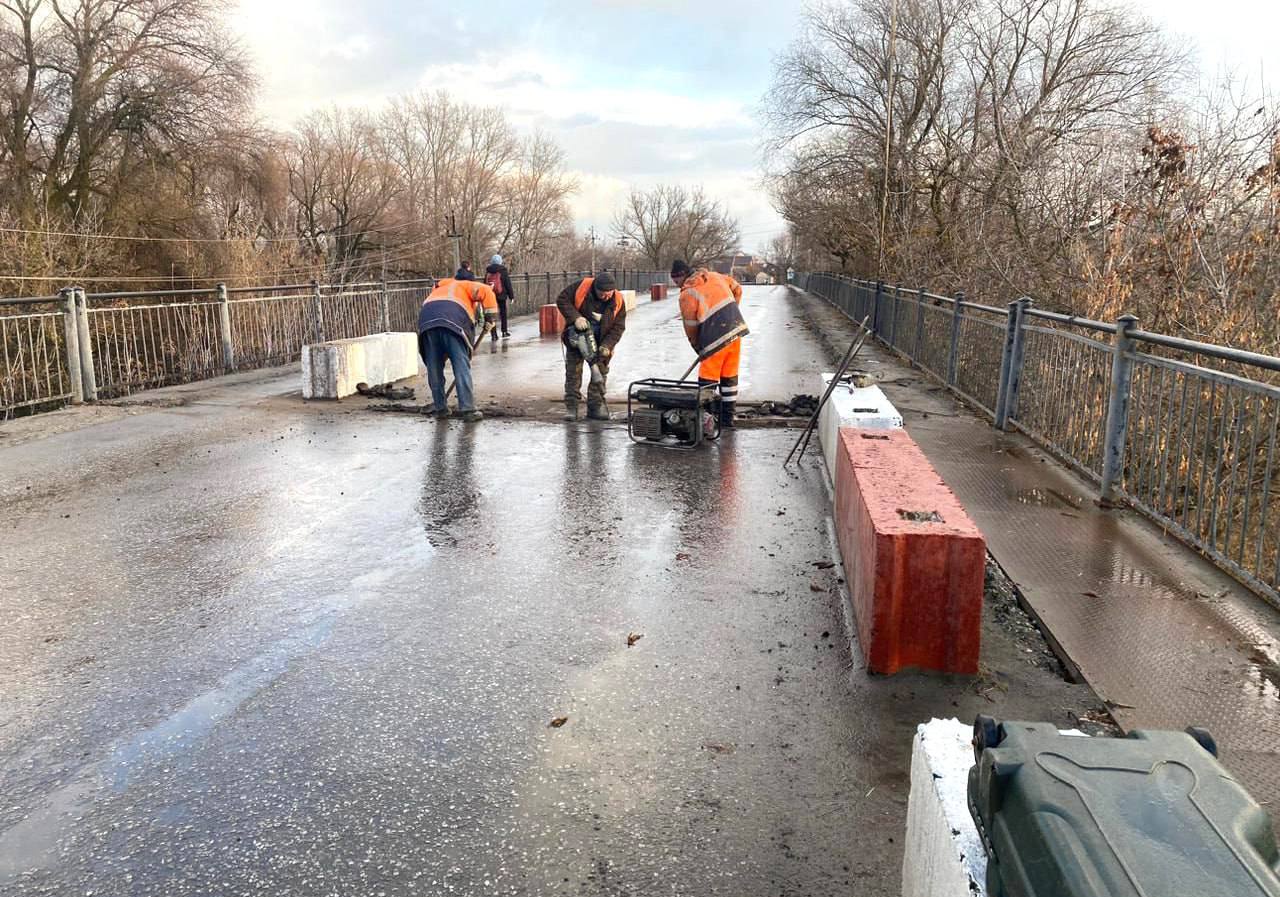 На мосту через реку Пензу проходит ремонт деформационных швов 