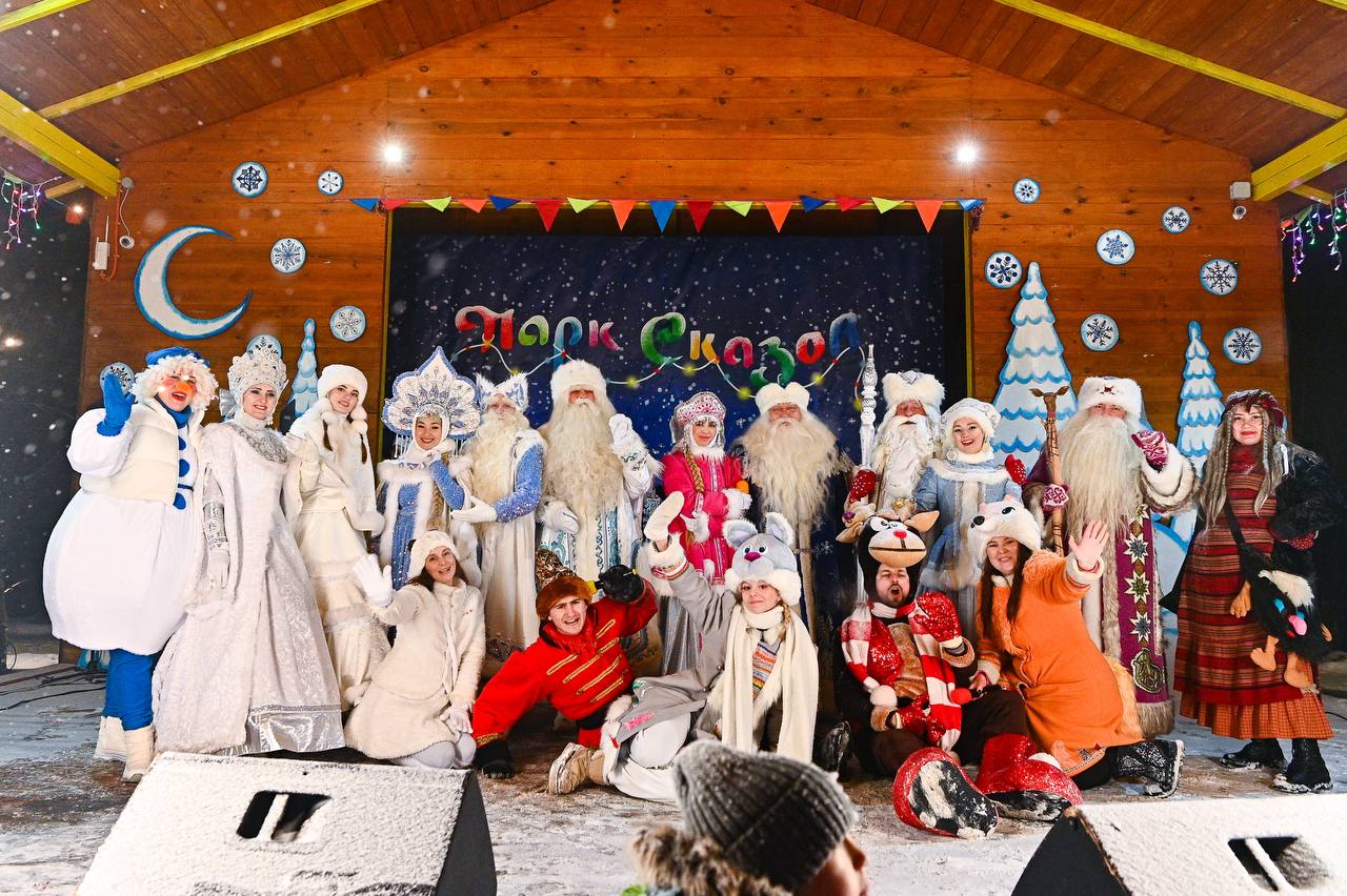 Дед Мороз и Снегурочка из Пензы представили регион на фестивале в старейшем уральском городе