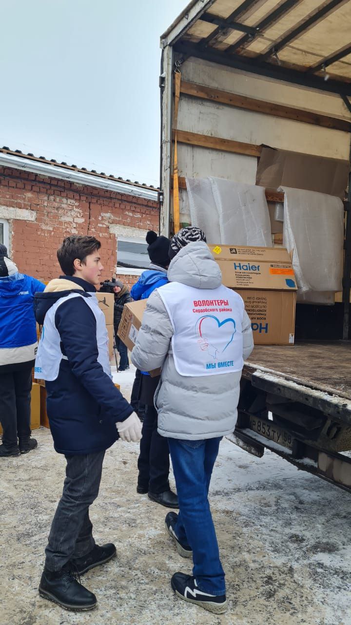 Жители Сердобска отправили 80 подарков для маленьких жителей Пологов 