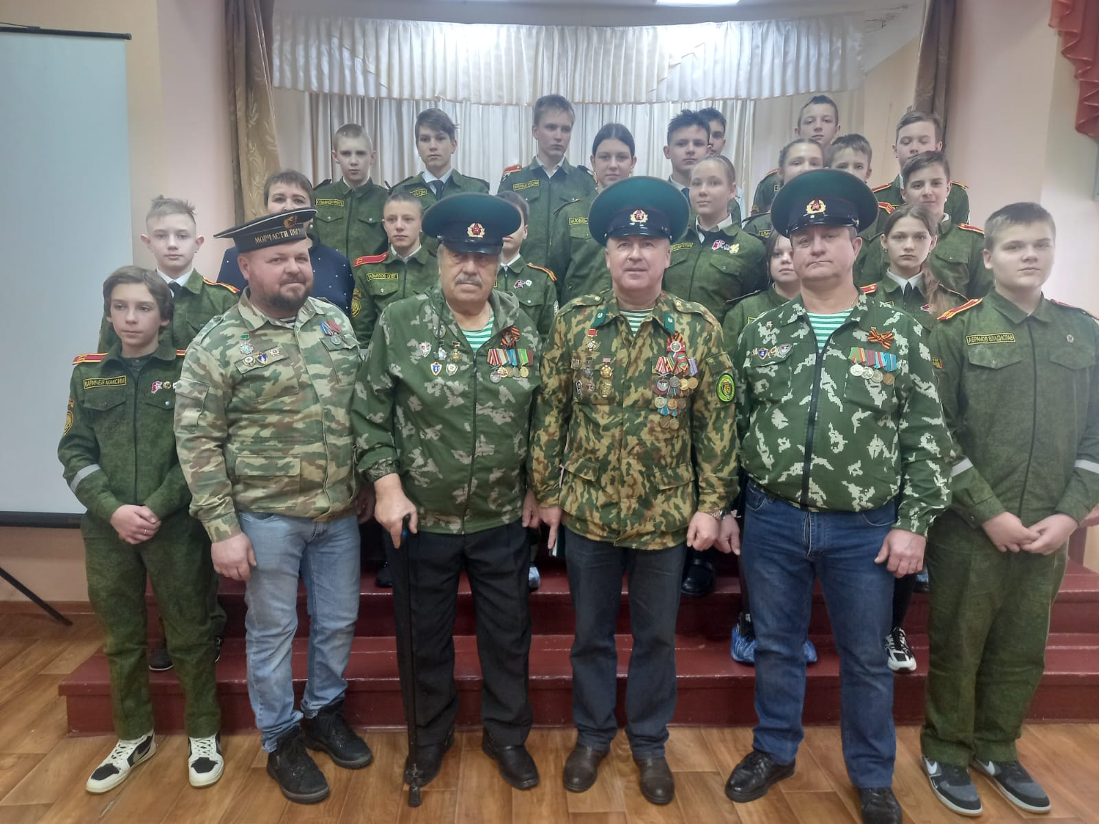 Активисты школ Кузнецкв встретились с ветеранами Афганской войны