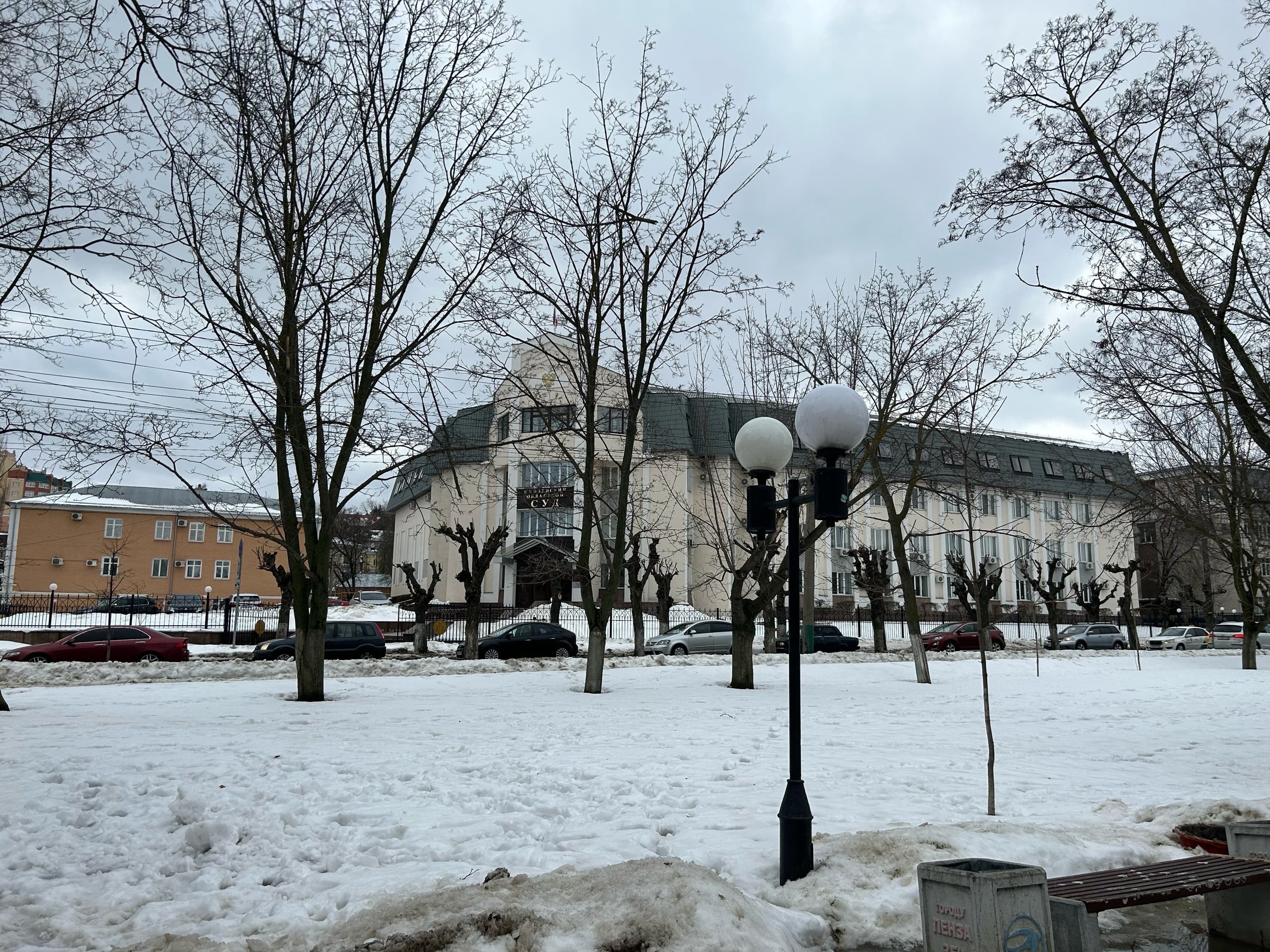 Суд Заречного обязал собственников бизнес-центра уложить асфальт на Комсомольской улице