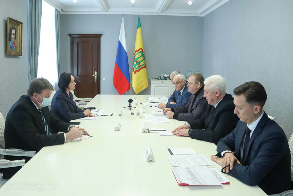Мельниченко и гендиректор «ТНС энерго» провели рабочую встречу по развитию энергосбытового комплекса