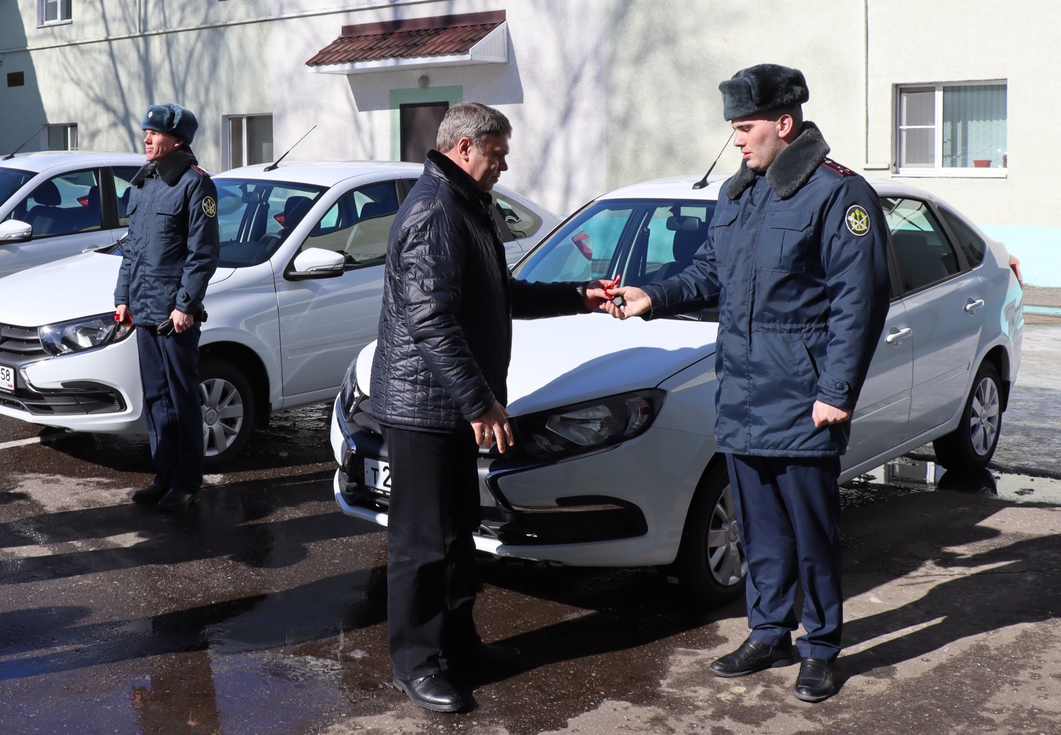 Владимир Щекин вручил ключи от новых автомобилей УФСИН России по Пензенской области