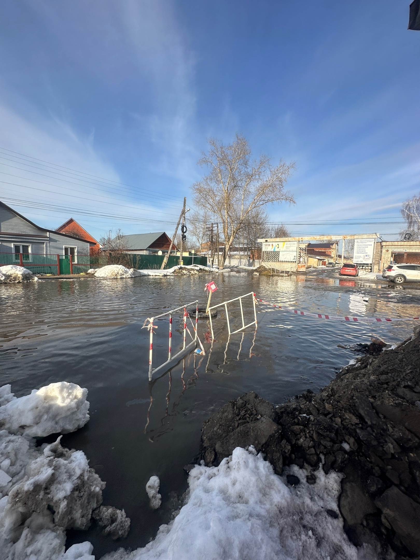Жители Терновки из-за "озера" не могут попасть с работы домой