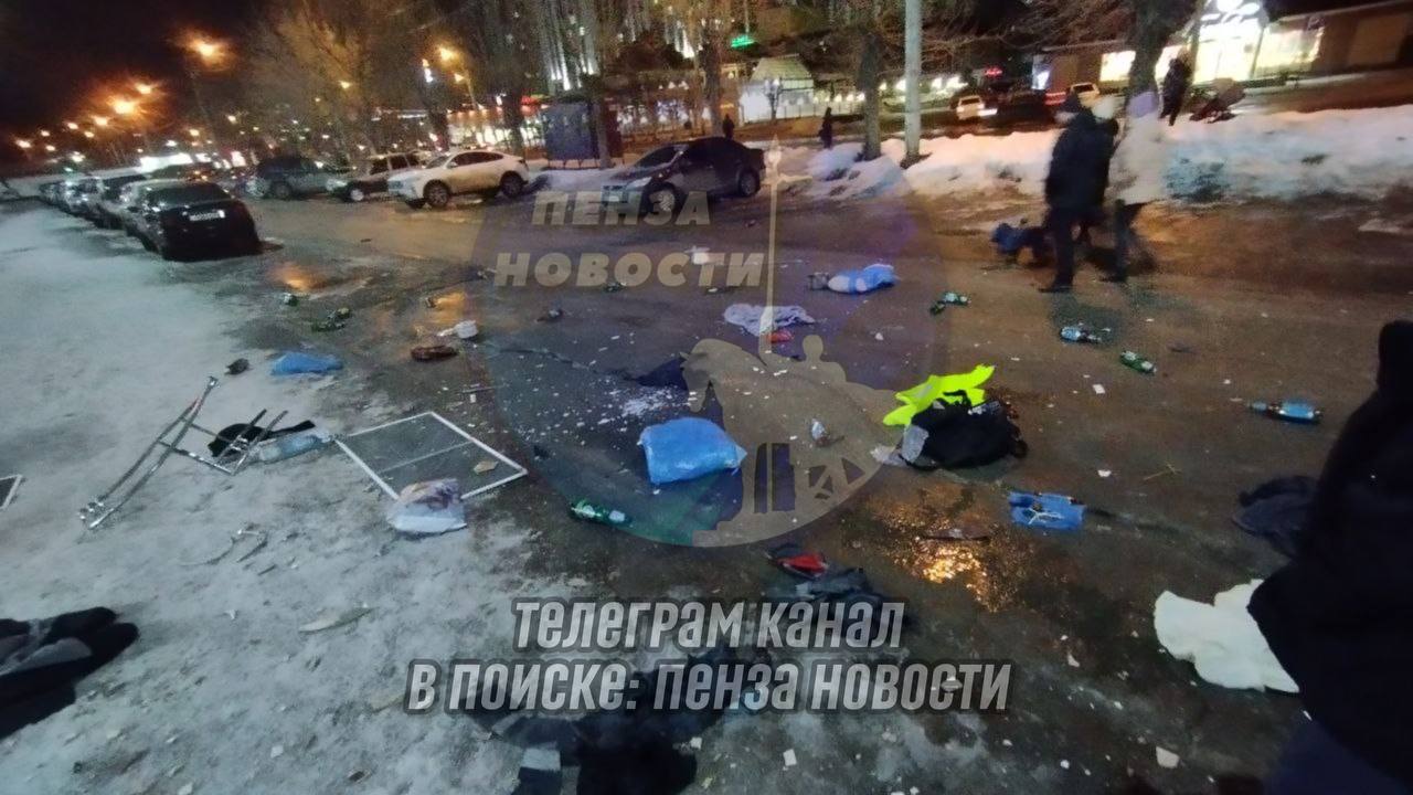 В Пензе на Тернопольской мужчина выбрасывал из окна разные вещи