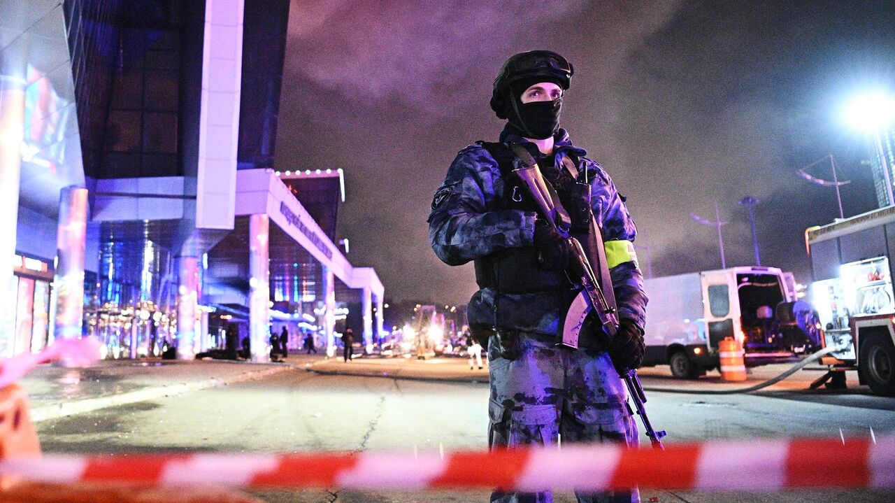 Более 70 бригад скорой помощи помогли на месте теракта в Москве