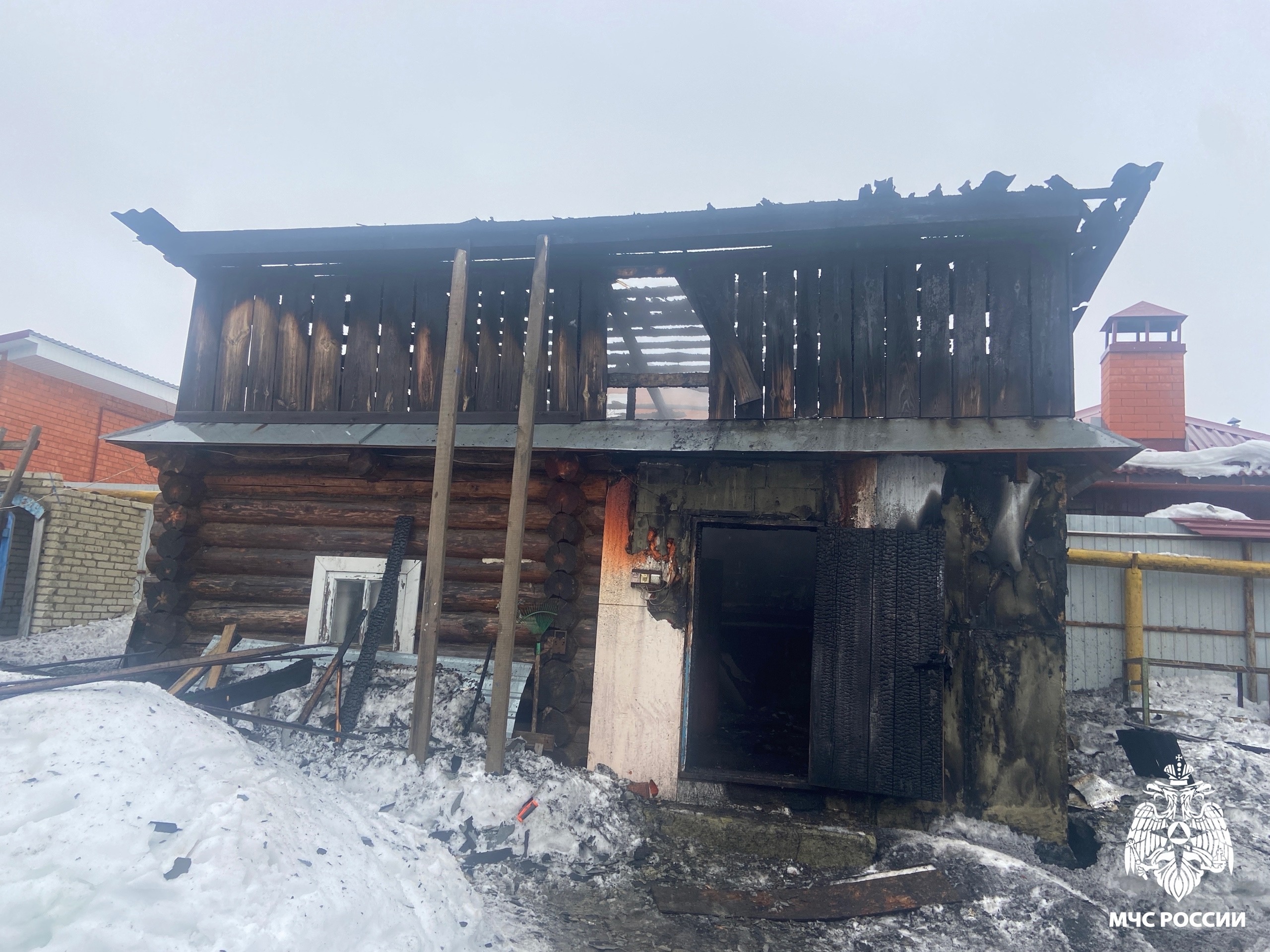 В Кузнецке сгорела баня, которую тушили семь огнеборцев