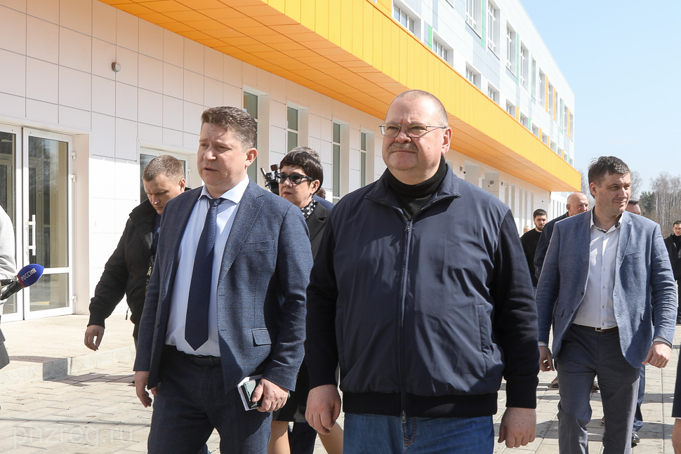 Олег Мельниченко оценил готовность новой школы на Измайлова в микрорайоне ГПЗ-24