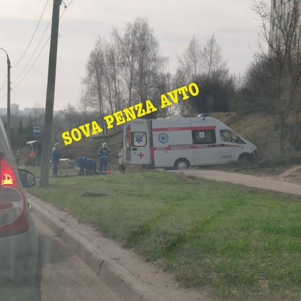 В Пензе на улице Кижеватова в ДТП пострадал велосипедист: работают медики