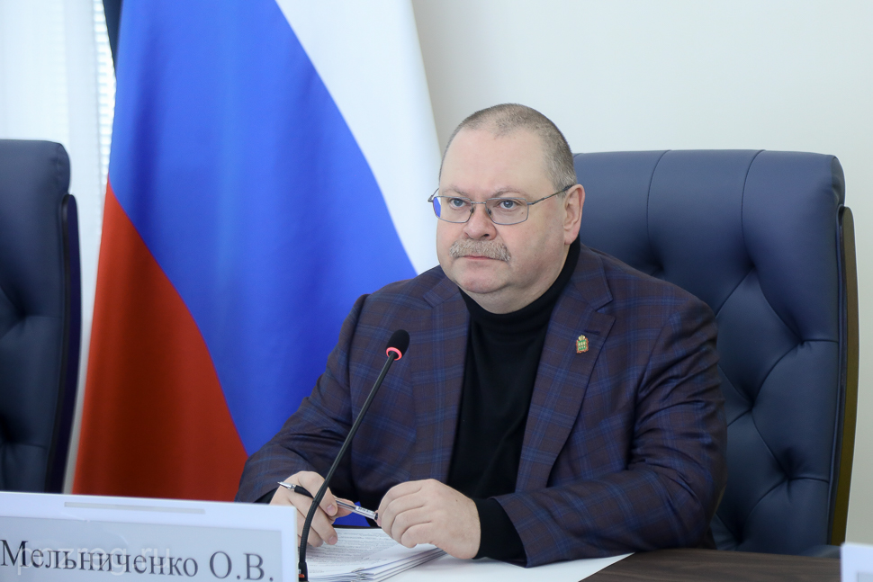 Олег Мельниченко категорически запретил принимать дороги с заплатками
