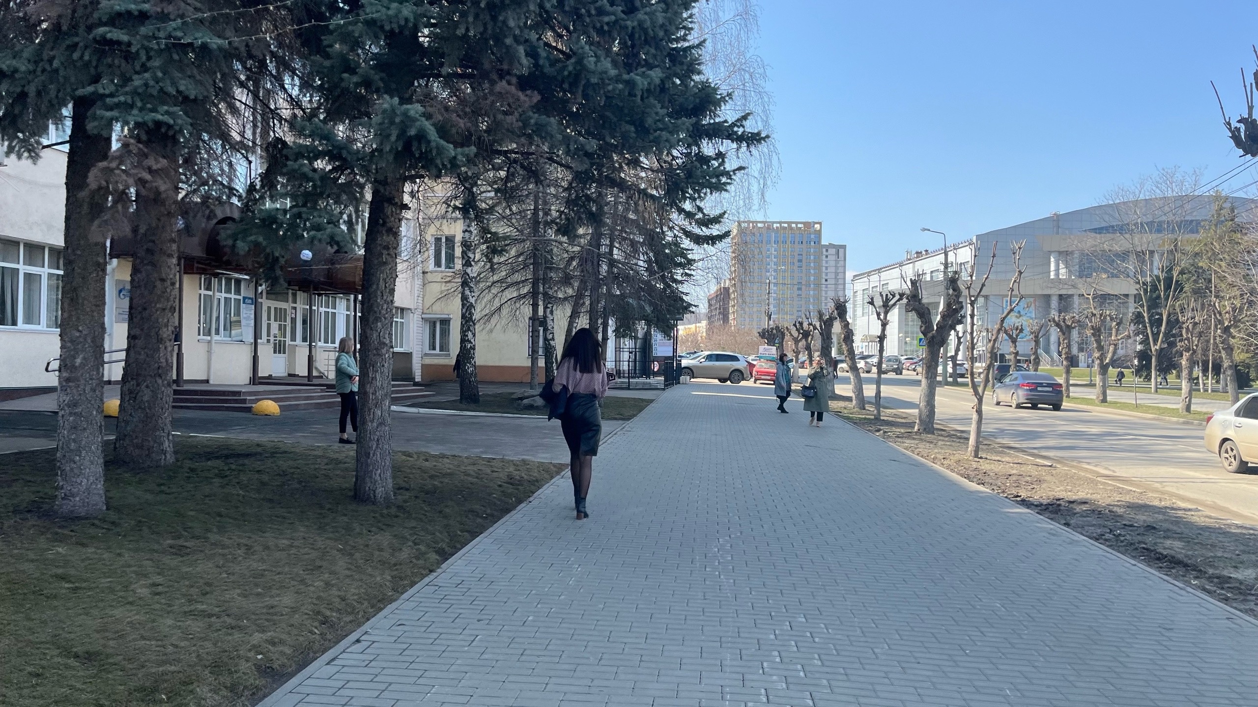 "В связи с ситуацией в стране": работающих россиян решено перевести на "шестидневку" с 22 апреля