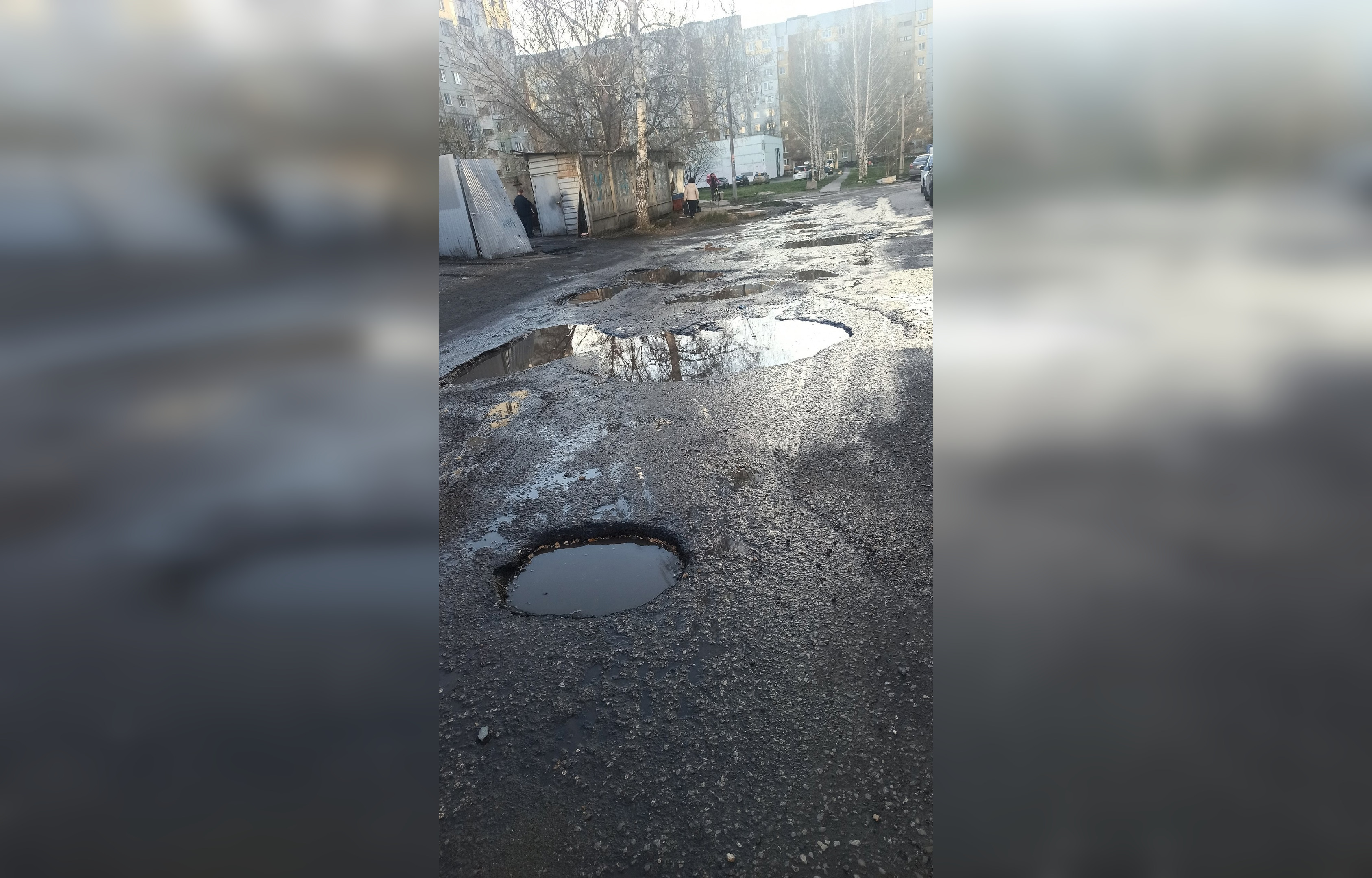 Жители домов №№109 и 115 на Ладожской в Пензе страдают от ям на дороге
